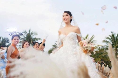 Váy cưới của Minh Hằng