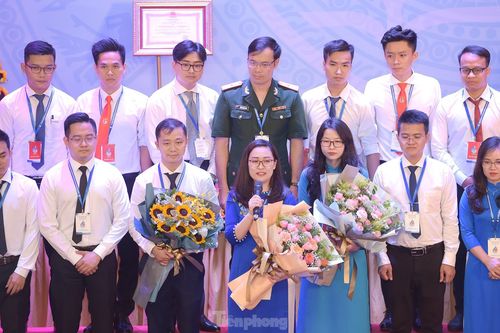 Chị Hứa Thanh Hoa làm Bí thư Đoàn Đại học Quốc gia Hà Nội