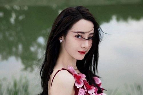 Xuýt xoa nhan sắc tuổi 30 của Địch Lệ Nhiệt Ba
