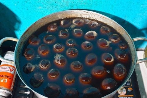 Món chè 'đen xì' ở Sài Gòn nhiều người e dè không dám ăn nhưng lại đắt khách vào mùa hè