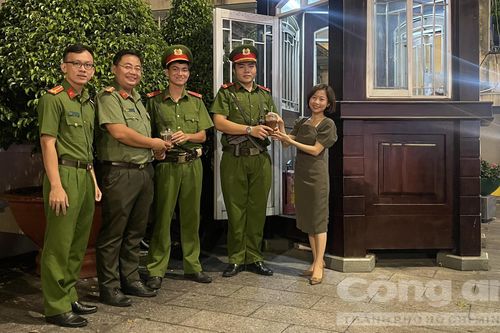 Đồng hành cùng đoàn viên thanh niên Công an trong những phiên gác đêm
