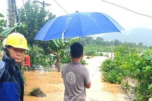 Thủy điện xả lũ không đúng quy trình làm lũ chồng lũ, nhà dân ngập lụt