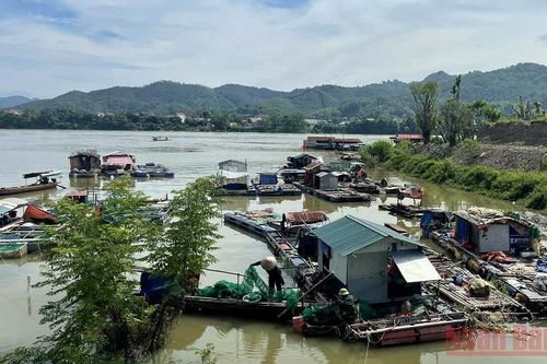 Người dân làng chài chủ động cuộc sống khi nhà máy thủy điện xả lũ