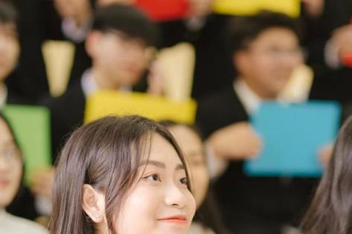 Cô gái Hưng Yên học chuyên Toán có IELTS 8.0 lựa chọn Học viện Ngoại giao thay vì đi du học Hà Lan