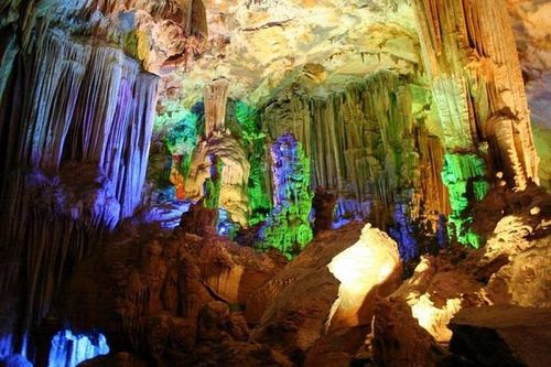 Về miền hang động kỳ vỹ