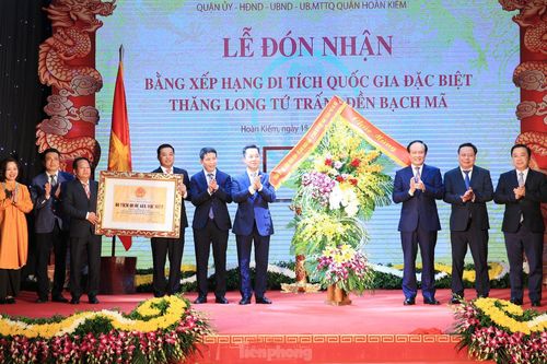 Đền Bạch Mã đón bằng Di tích Quốc gia đặc biệt 'Thăng Long tứ trấn'