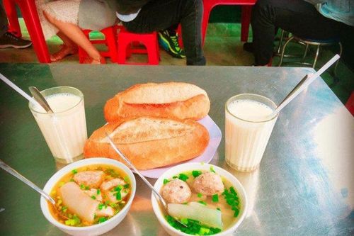 Quán bánh mì ngon nhất Đà Lạt lúc nào cũng đông nghịt, không đến sớm là hết sạch
