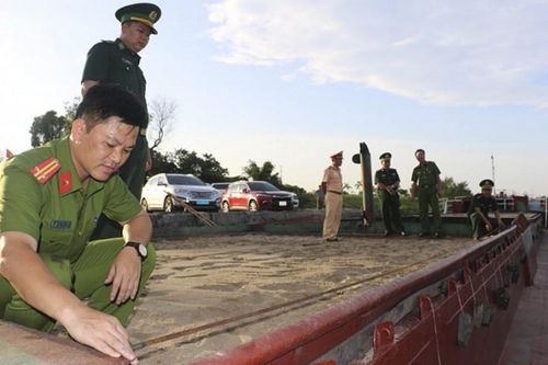 15 lần thuê người làm giả hóa đơn vận chuyển 'cát lậu'