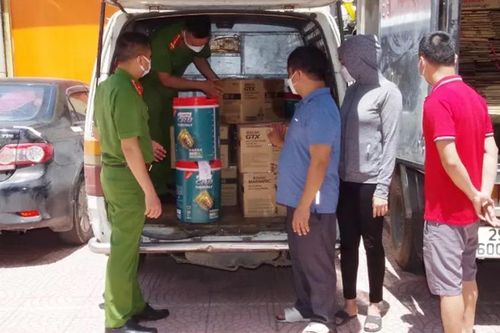 Cặp vợ chồng lập xưởng sản xuất dầu nhớt giả