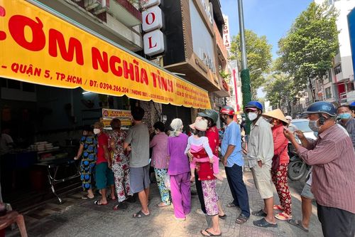 Những quán cơm nghĩa tình 'gồng mình' trước bão giá