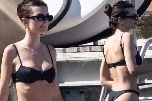 Mẫu nội y Emily Ratajkowski nóng bỏng với bikini trong kỳ nghỉ với chồng