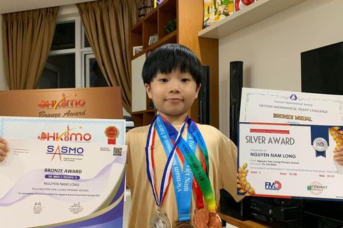 Được bố dạy viết code từ nhỏ, cậu bé 10 tuổi đạt TOEIC 900, được công ty công nghệ mời thực tập