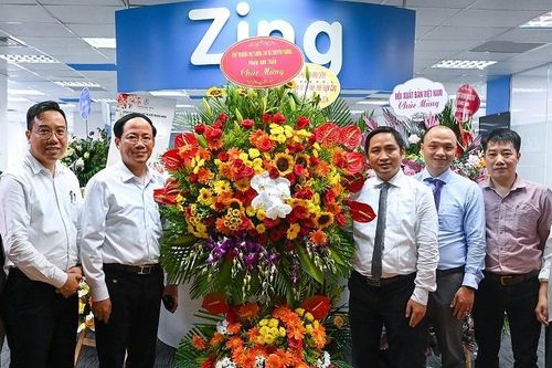 Thứ trưởng Phạm Anh Tuấn chúc mừng Zing News ngày 21/6