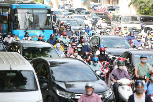 Hà Nội hai ngày liên tiếp nóng nhất cả nước, cảnh báo đột quỵ do sốc nhiệt