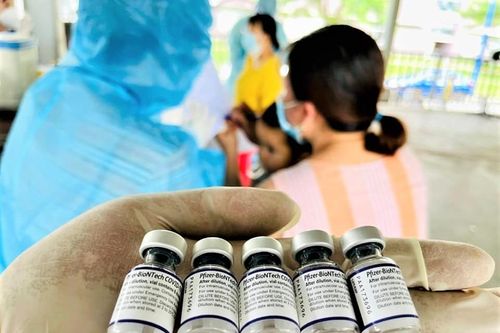 Tồn hơn 210.000 liều vắc xin COVID-19, Bình Dương đốc thúc triển khai tiêm nhanh