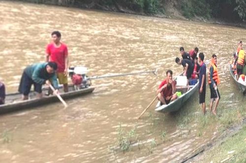 Ra sông tắm, một cháu bé bị nước cuốn trôi và mất tích