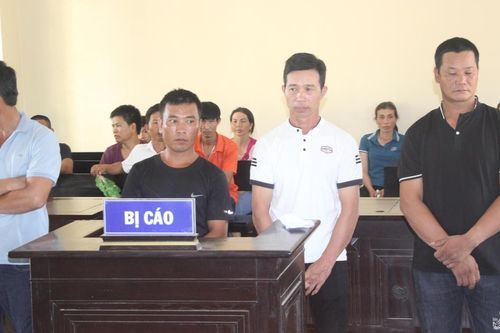 Sang nhà hàng xóm đánh bài ăn tiền, 4 'con bạc' lĩnh án tù