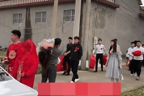 Hành động 'khó chấp nhận' của phù rể phù dâu giữa đám cưới