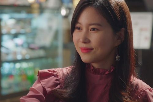 Chị đồng nghiệp ngồi cạnh gửi cho bạn trai tôi một bức ảnh, khoảnh khắc biết sự thật tôi sốc óc tới mức 'đứng hình'