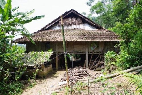 Điều tra nghi án bé gái 7 tuổi ở Bắc Kạn bị anh họ hiếp dâm