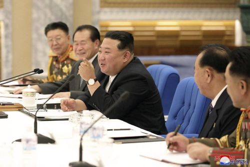 Ông Kim Jong Un họp với giới tướng lĩnh Triều Tiên