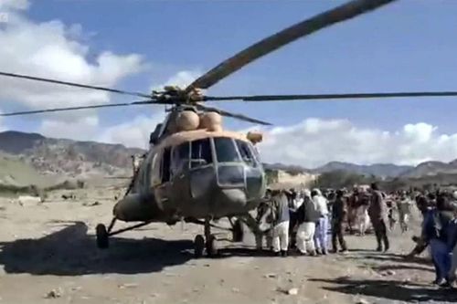 Trực thăng giải cứu nạn nhân trong thảm kịch Afghanistan