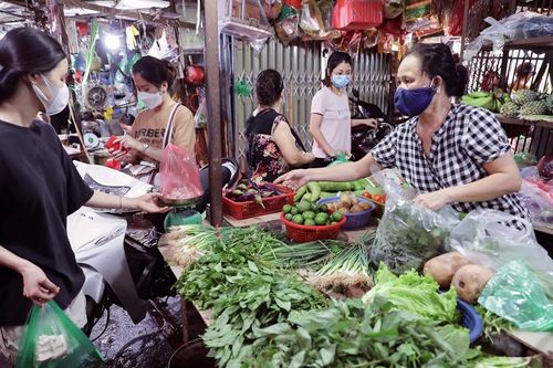 Nắng nóng, thực phẩm giải nhiệt đắt khách, người bán 'hốt bạc'