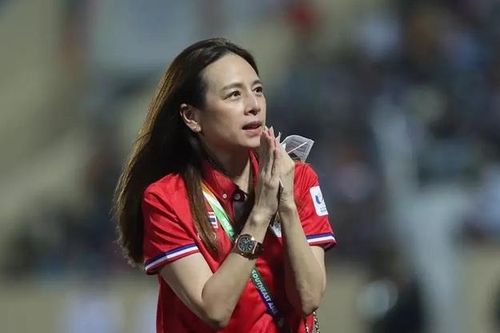 Tỷ phú Thái Lan Madam Pang được khuyên nên từ chức