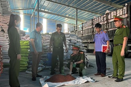 Thanh Hóa: Bắt thêm 3 đối tượng về tội sản xuất phân bón giả