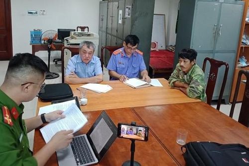 Khởi tố 'yêu râu xanh' 2 lần hiếp dâm bé gái 13 tuổi