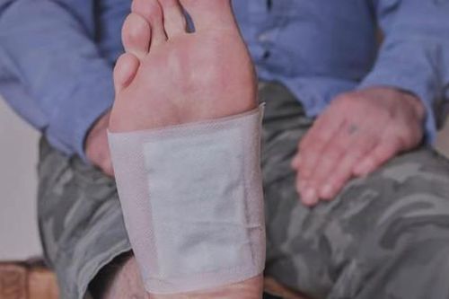 Thực hư công dụng 'thần kỳ' của miếng dán thải độc chân