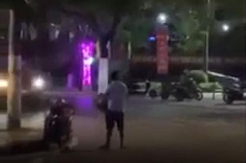 Quảng Trị: Người đàn ông có 'hành động lạ' ở ngã tư đường là ai?
