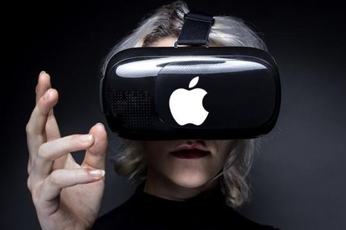 Tim Cook hé lộ sản phẩm mới của Apple