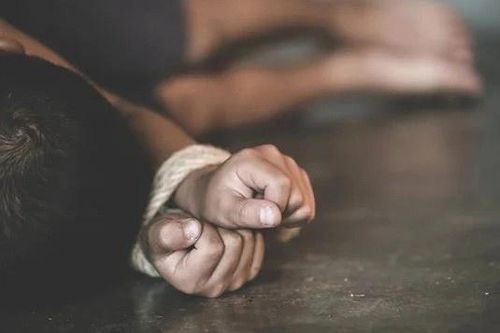 Ba giáo viên Trung Quốc bị bắt vì trói tay trẻ