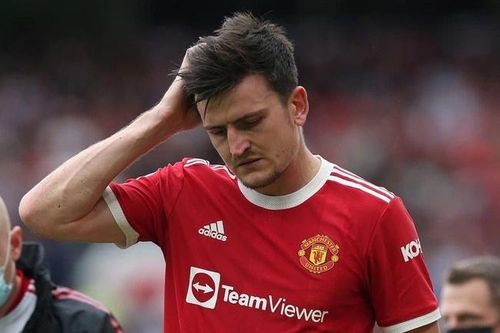 Harry Maguire có thể bị tước băng đội trưởng MU