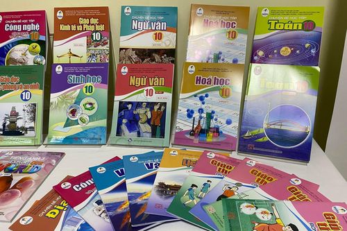 Phó Thủ tướng Vũ Đức Đam: Nghiên cứu phương án sử dụng ngân sách mua SGK cho học sinh mượn