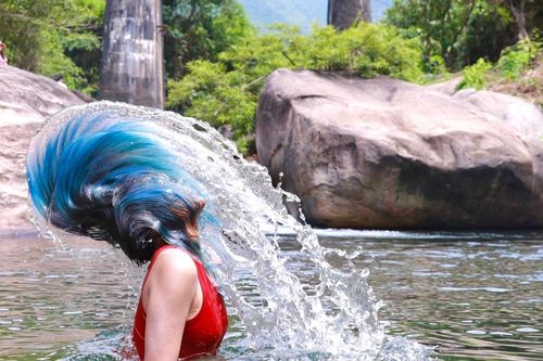 Cô gái 22 tuổi bỏ việc, một mình xuyên Việt bằng xe máy