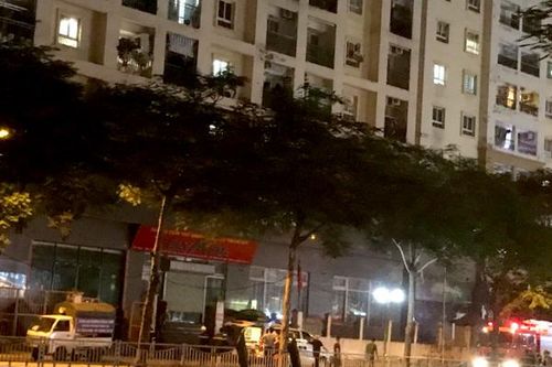 Người đàn ông tử vong trên hàng rào chung cư