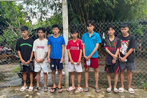 Bắt nhanh nhóm tuổi teen mang hung khí đi chém đối thủ