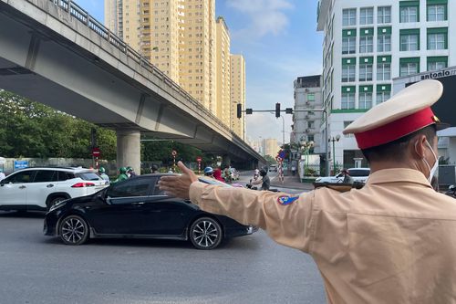 Hà Nội: Thí điểm phân luồng tại nút giao Hoàng Minh Giám: Người dân đi lại ra sao?