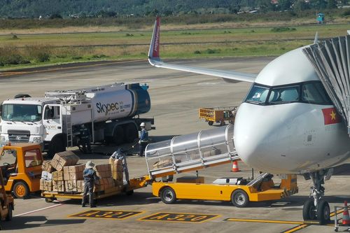 Hỗ trợ vận chuyển đề thi tốt nghiệp THPT bằng máy bay