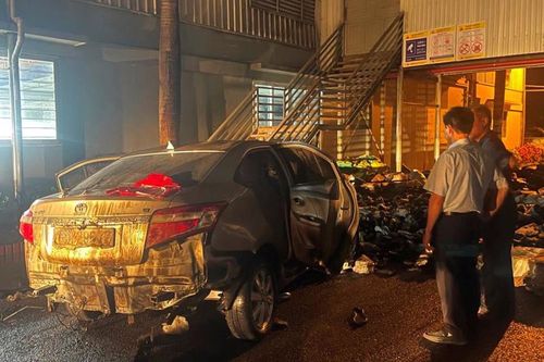 Chồng lao xe ô tô vào công ty vợ khiến 4 người bị thương