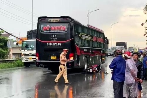 Tiền Giang: Va chạm liên hoàn trên Quốc lộ 1, người đàn ông đi xe máy tử vong tại chỗ