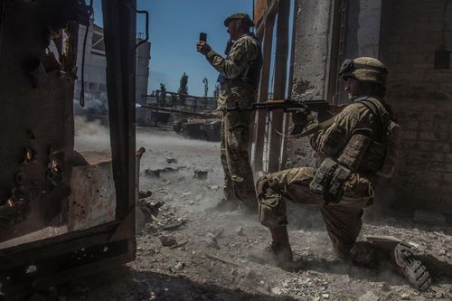 Ukraine báo hiệu rút quân khỏi chiến trường trọng điểm Sievierodonetsk