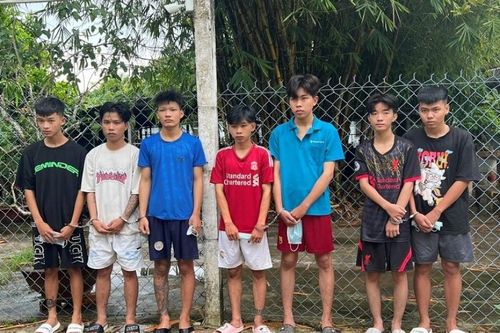 Bắt khẩn cấp nhóm thanh thiếu niên dùng dao tự chế chém người