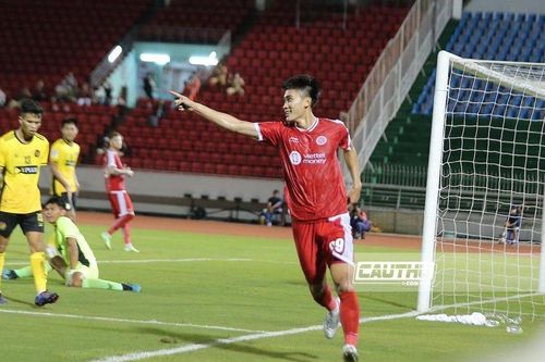HLV Viettel: 'Nhâm Mạnh Dũng chưa bằng ngoại binh nên chưa đá chính'