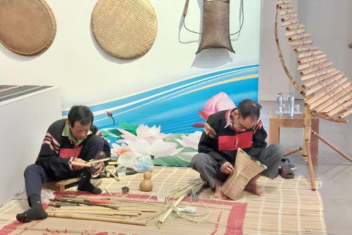 50 năm giữ hồn tre nứa