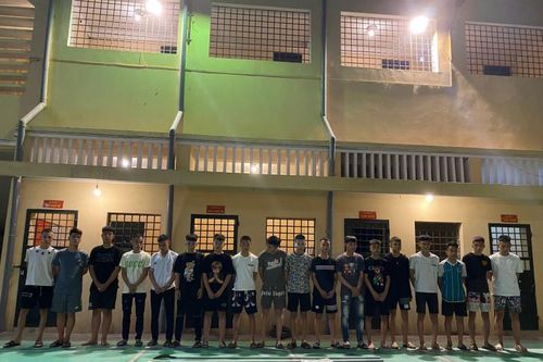 Bắt nhóm côn đồ dùng 'phóng lợn' chém vào xe công an khi bị truy đuổi
