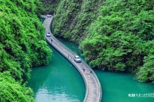 Con đường gỗ nổi giữa thung lũng xinh đẹp mang danh 'cây cầu của những giấc mơ'