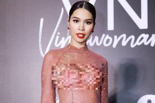 Hà Anh bị soi diện trang phục phản cảm, mặc như không mặc tại thảm đỏ Hoa hậu Hoàn vũ Việt Nam 2022
